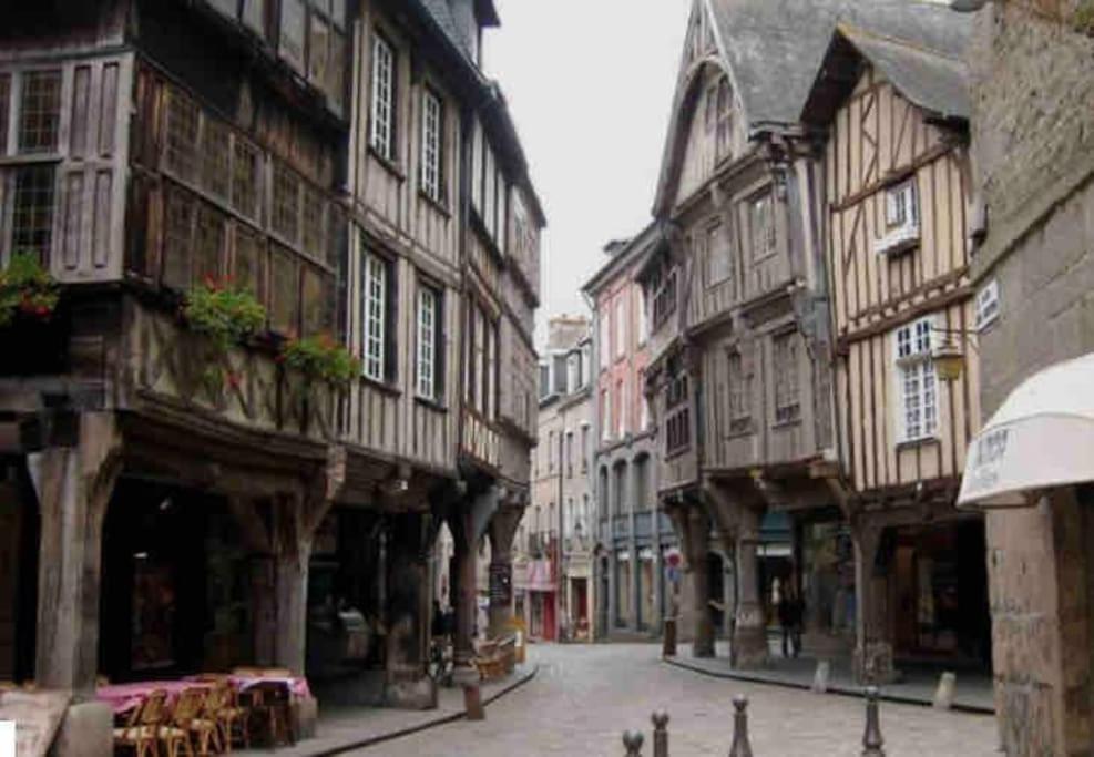 Appartement En Plein Coeur Historique De Dinan Extérieur photo