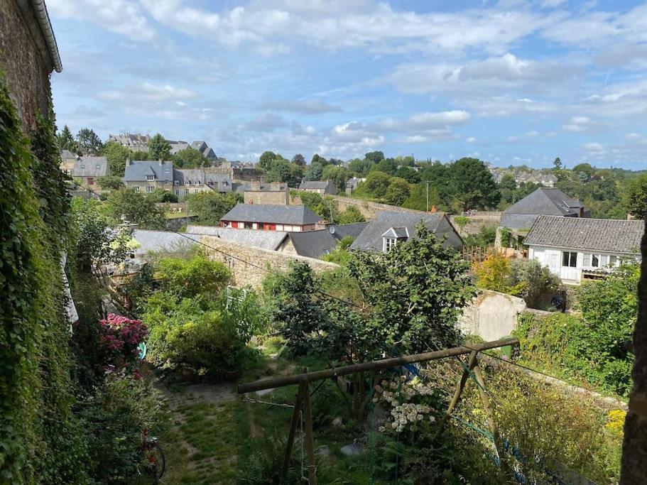 Appartement En Plein Coeur Historique De Dinan Extérieur photo
